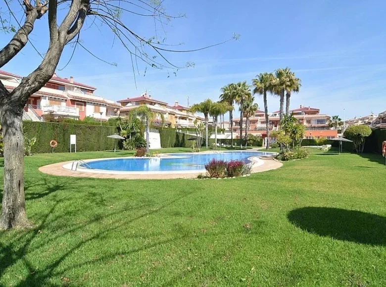 Bungalow de 2 dormitorios 70 m² Orihuela, Španjolska