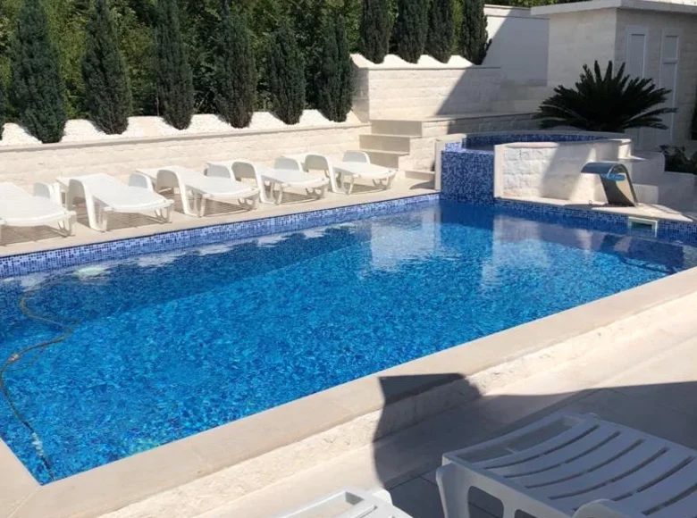 Hotel 300 m² in Kolašin Municipality, Montenegro