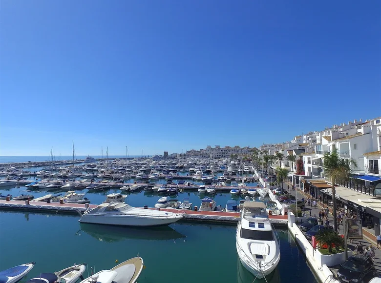 2 bedroom apartment 121 m² Marbella, Spain