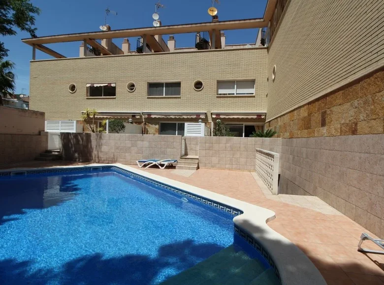 Stadthaus 4 Schlafzimmer 182 m² Castelldefels, Spanien