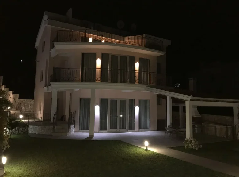 villa de 5 chambres 330 m² Kunje, Monténégro