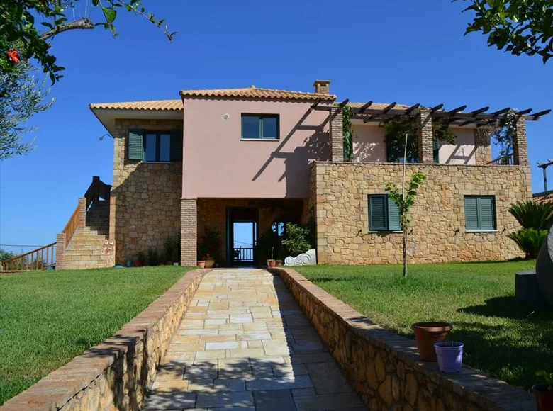 Villa 8 chambres 600 m² Dounaika, Grèce
