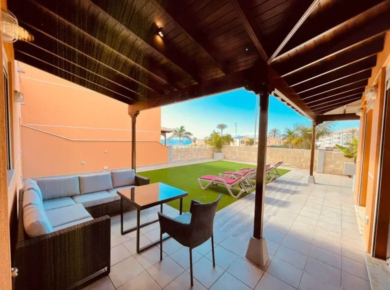 4 bedroom apartment 200 m² Arona, Spain