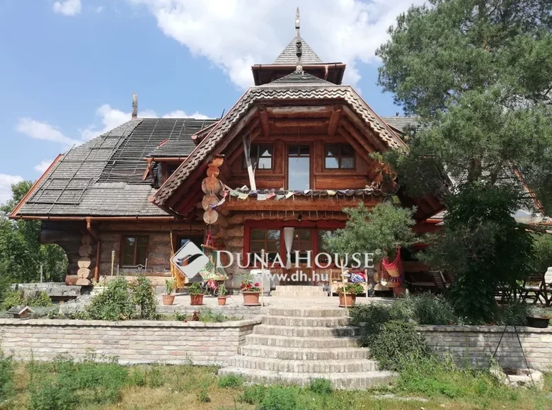 House 280 m² Szigetmonostor, Hungary