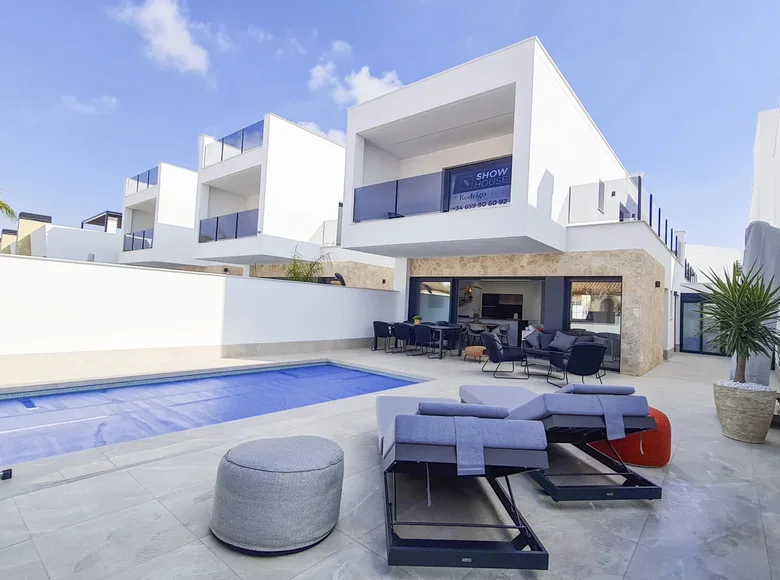 Villa de tres dormitorios 113 m² San Pedro del Pinatar, Španjolska