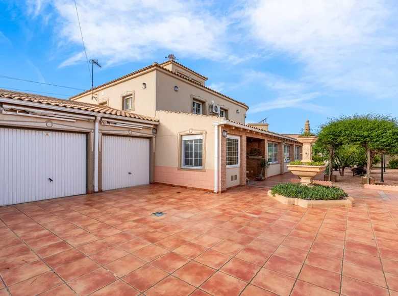 4 bedroom Villa 360 m² Torrevieja, Spain