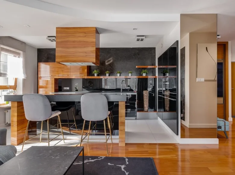 Mieszkanie 3 pokoi 77 m² w Warszawa, Polska