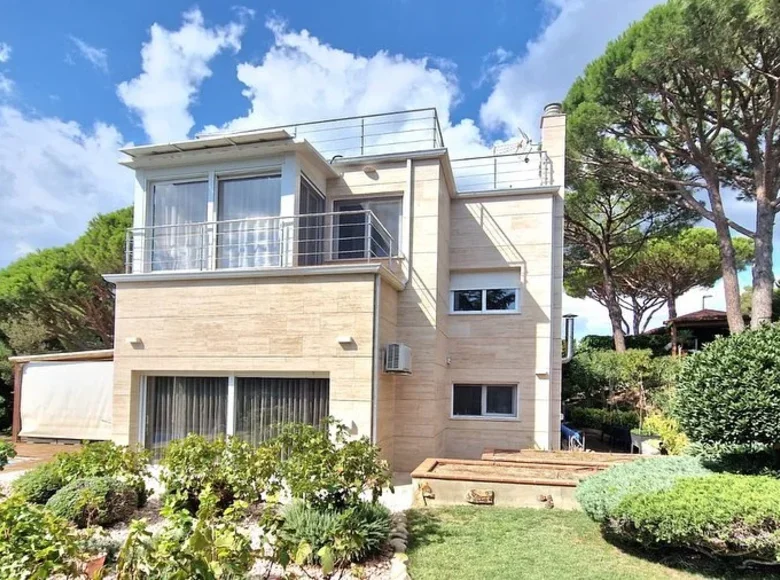 Villa de 4 dormitorios 220 m² Lloret de Mar, Španjolska
