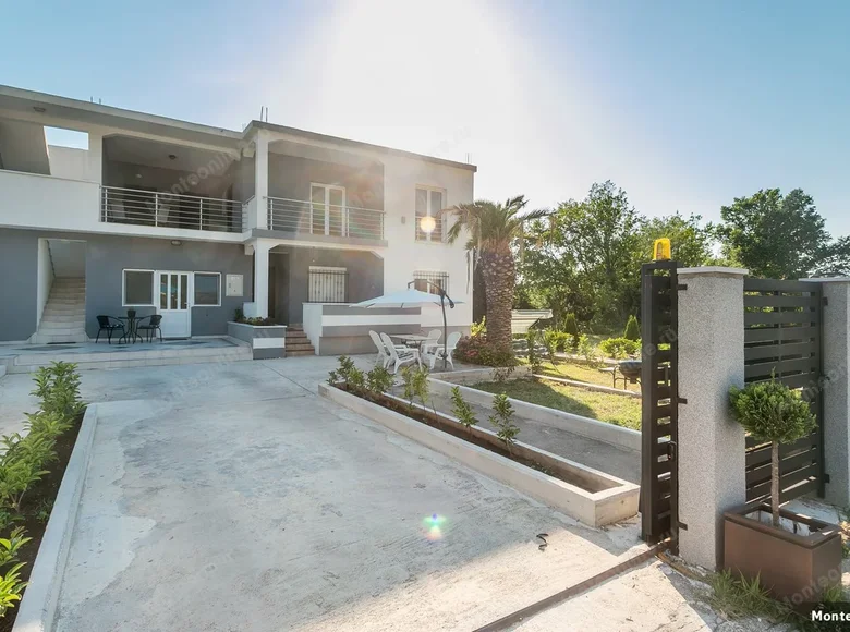 Villa 6 habitaciones 340 m² Tivat, Montenegro