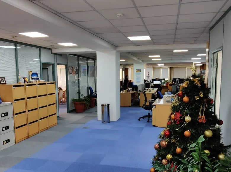 Büro 3 251 m² in Limassol, Zypern