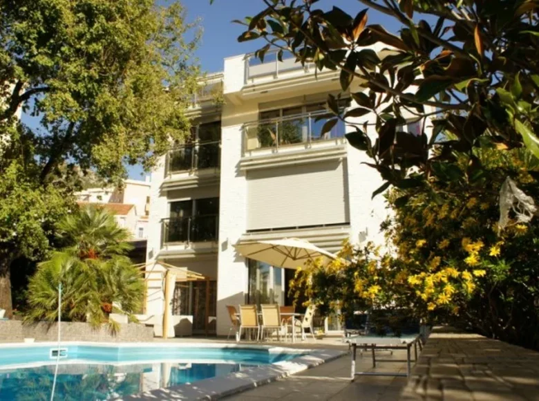 Villa de tres dormitorios 380 m² Budva, Montenegro