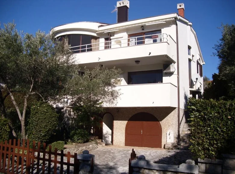 Hotel 346 m² Omisalj, Kroatien