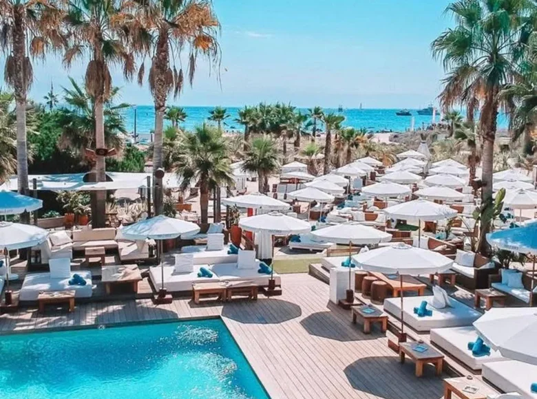 Hotel 1 837 m² in Saint Tropez, France