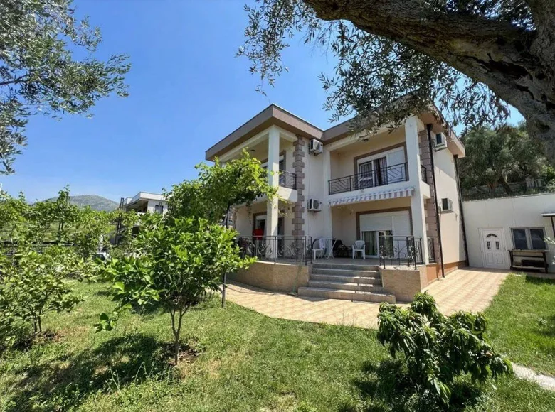 Haus 3 Schlafzimmer 208 m² Tomba, Montenegro