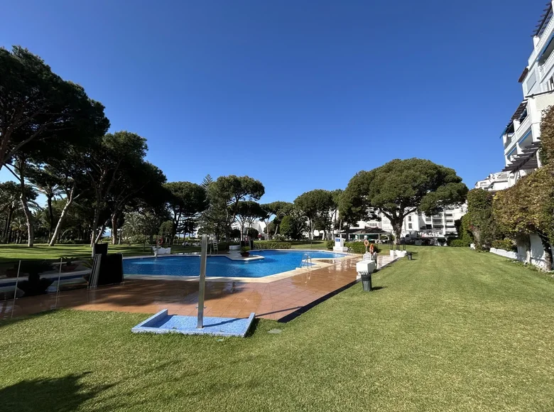 Mieszkanie 4 pokoi 378 m² Marbella, Hiszpania