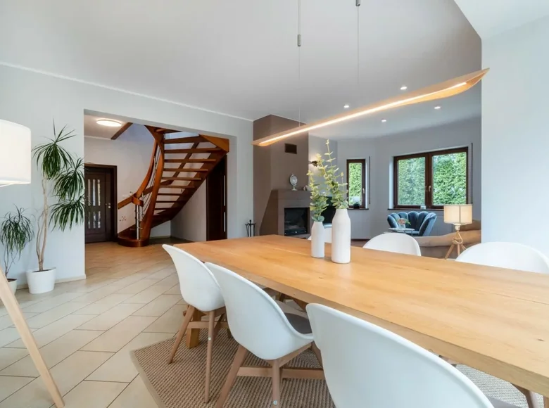 Dom 6 pokojów 270 m² Luboń, Polska