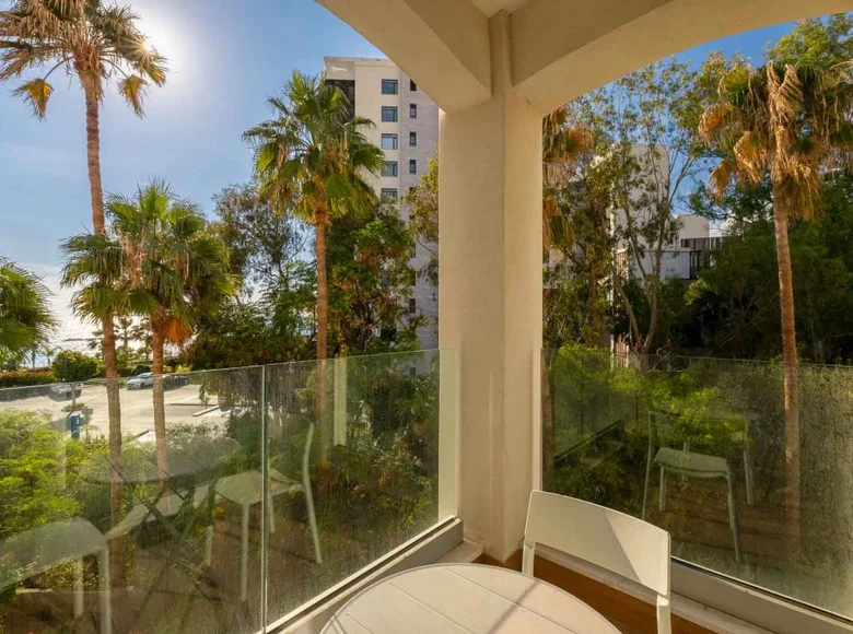 Mieszkanie 2 pokoi 76 m² Koinoteta Parekklesias, Cypr