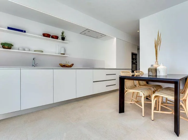 Mieszkanie 2 pokoi 141 m² Torrevieja, Hiszpania