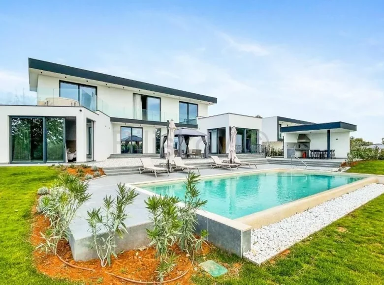 5 room villa 306 m² Rojci, Croatia