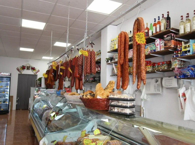 Commercial property 100 m² in Torrevieja, Spain