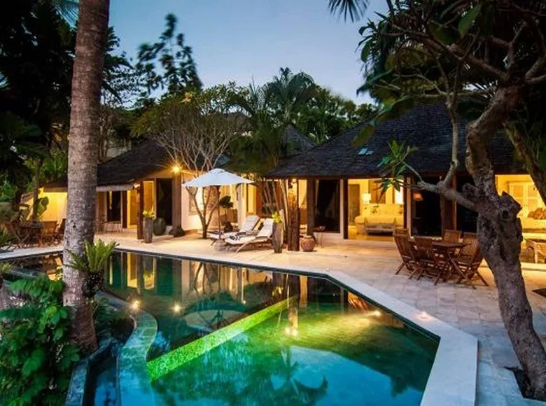 Willa 3 pokoi 296 m² Tibubeneng, Indonezja