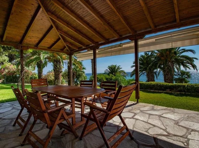 4 bedroom Villa  Skala Fourkas, Greece