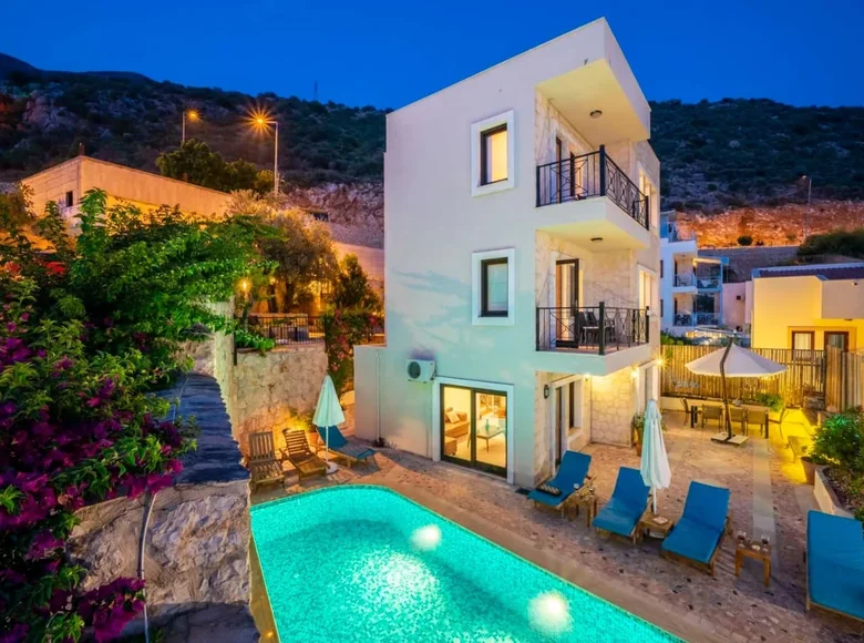 villa de 5 dormitorios 270 m² Kalkan, Turquía