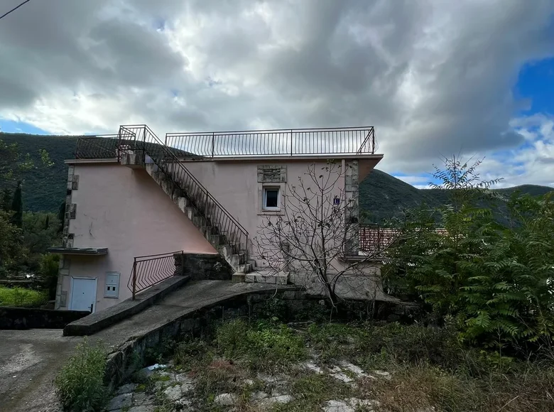 Mieszkanie 2 pokoi 108 m² Herceg Novi, Czarnogóra