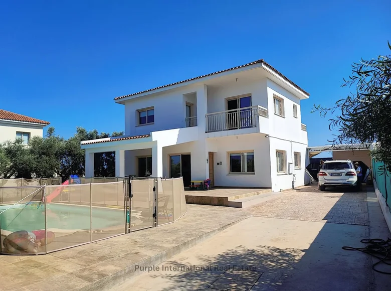 Villa de 4 dormitorios 240 m² Chipre, Chipre