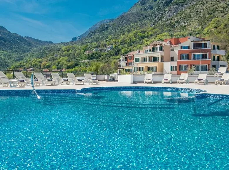 1 bedroom apartment 56 m² Morinj, Montenegro