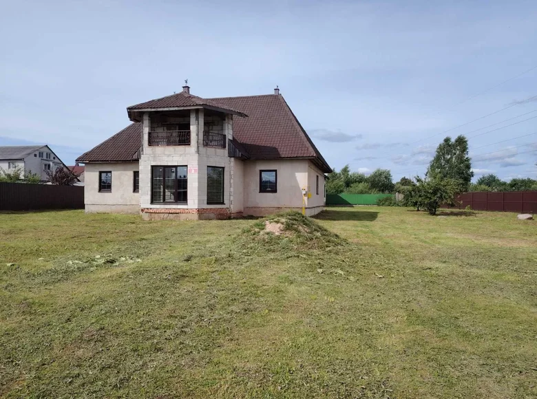 Propiedad comercial 7 habitaciones 245 m² en Zdanovicki sielski Saviet, Belarús