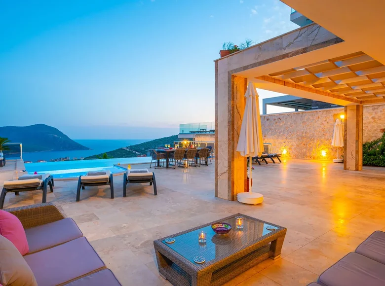 6 bedroom villa 350 m² Kalkan, Turkey