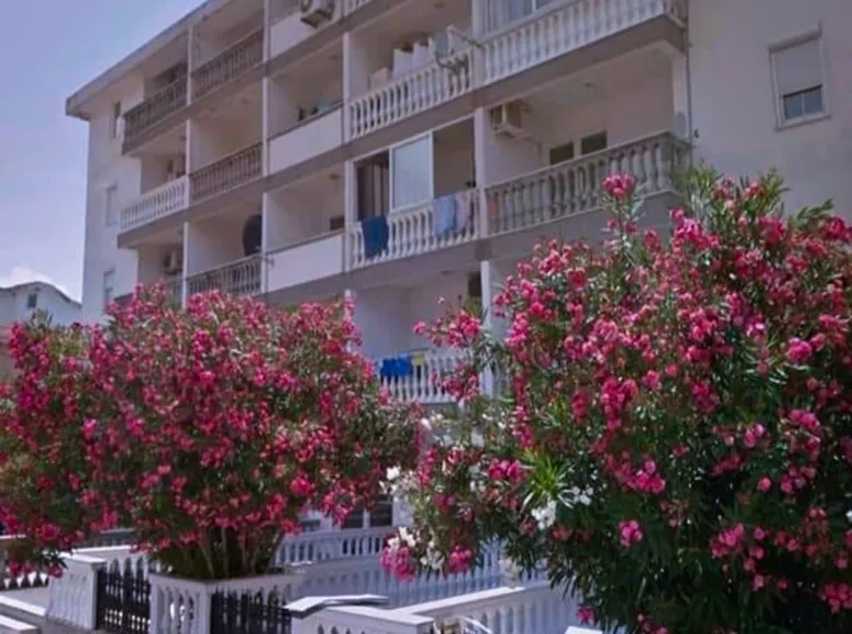 Commercial property 27 m² in Sutomore, Montenegro