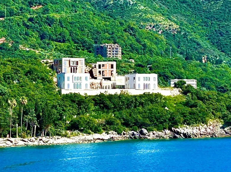 4 bedroom apartment 375 m² Budva, Montenegro