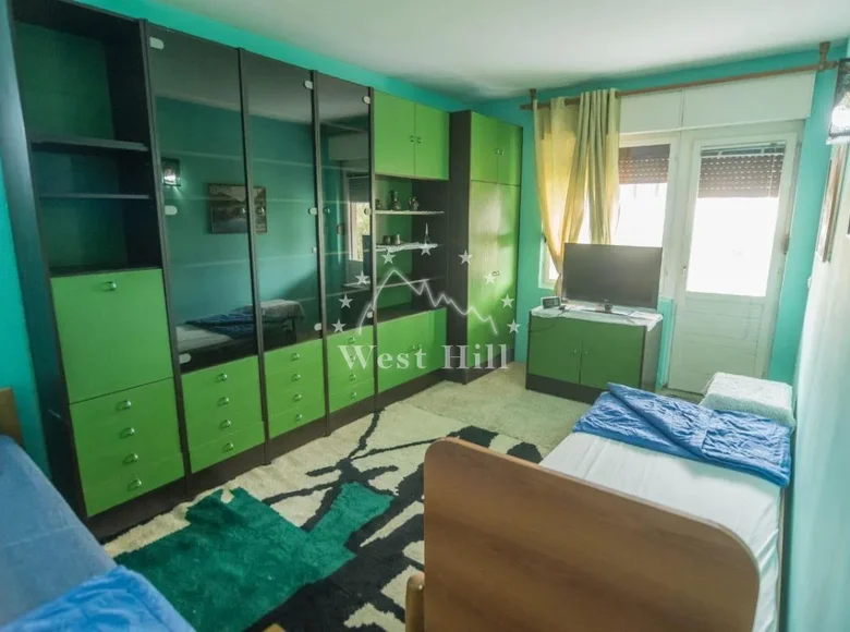 6 room house 276 m² Tivat, Montenegro