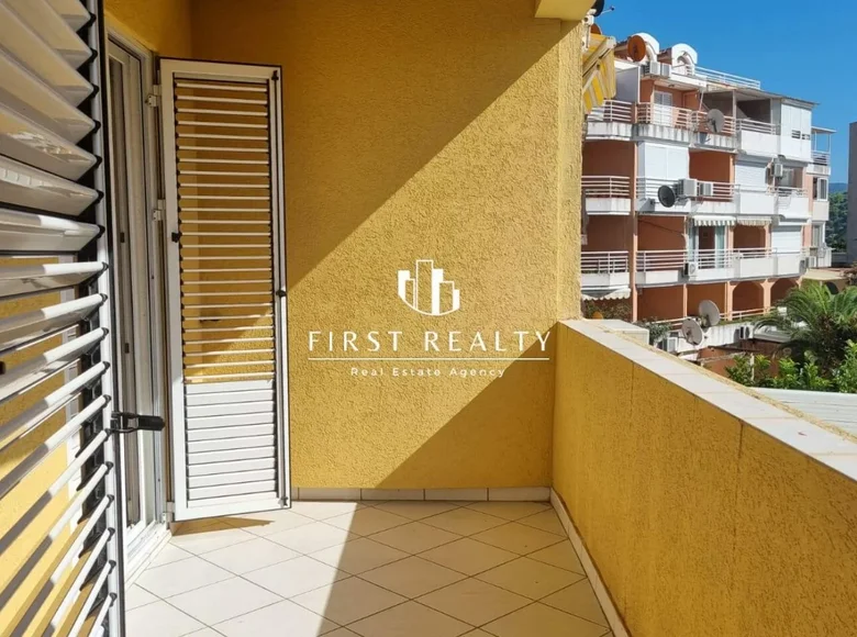 3 bedroom apartment 64 m² Petrovac, Montenegro