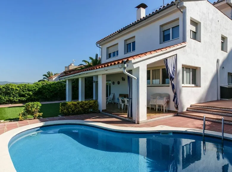 Villa 8 bedrooms 356 m² Blanes, Spain