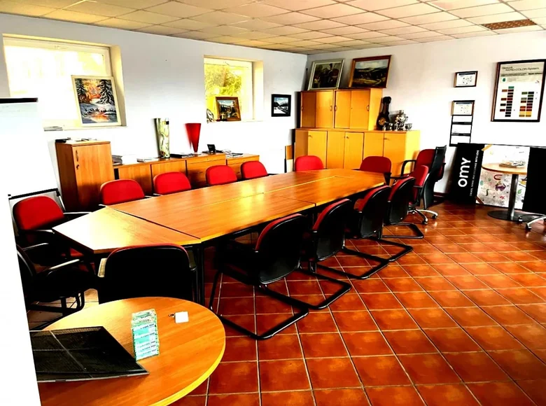 Gewerbefläche 10 zimmer 200 m² in Blizne Laszczynskiego, Polen