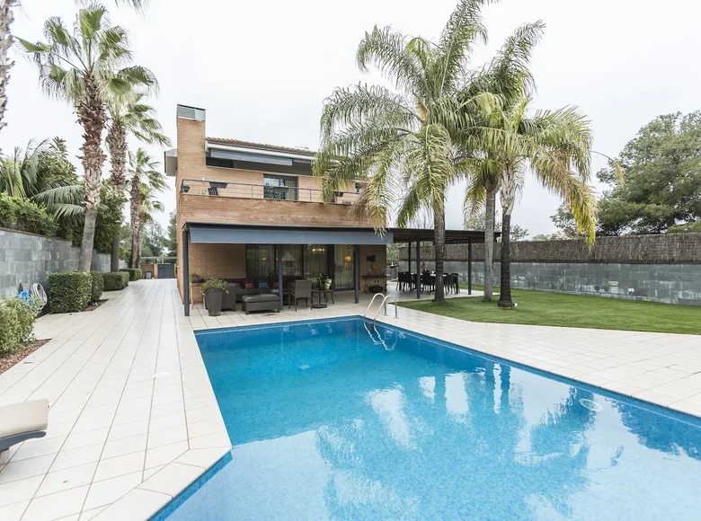 Вилла 5 спален 496 м² Vilanova i la Geltru, Испания