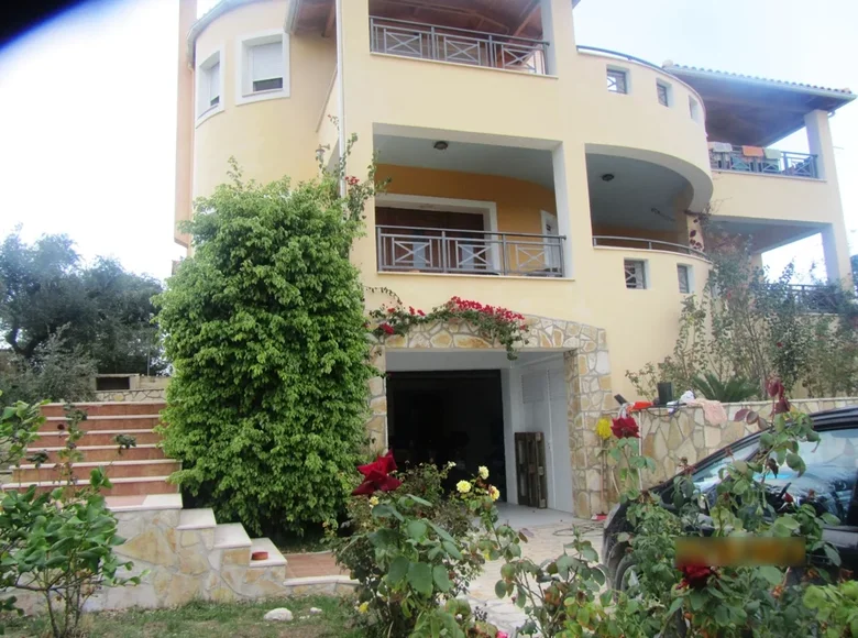 4-Schlafzimmer-Villa 300 m² Alykanas, Griechenland