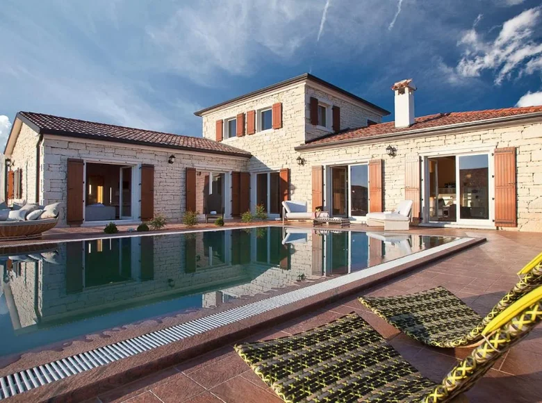 4 bedroom house 230 m² Opcina Svetvincenat, Croatia