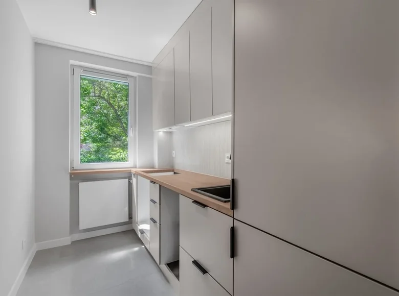 2 room apartment 43 m² Warsaw, Poland