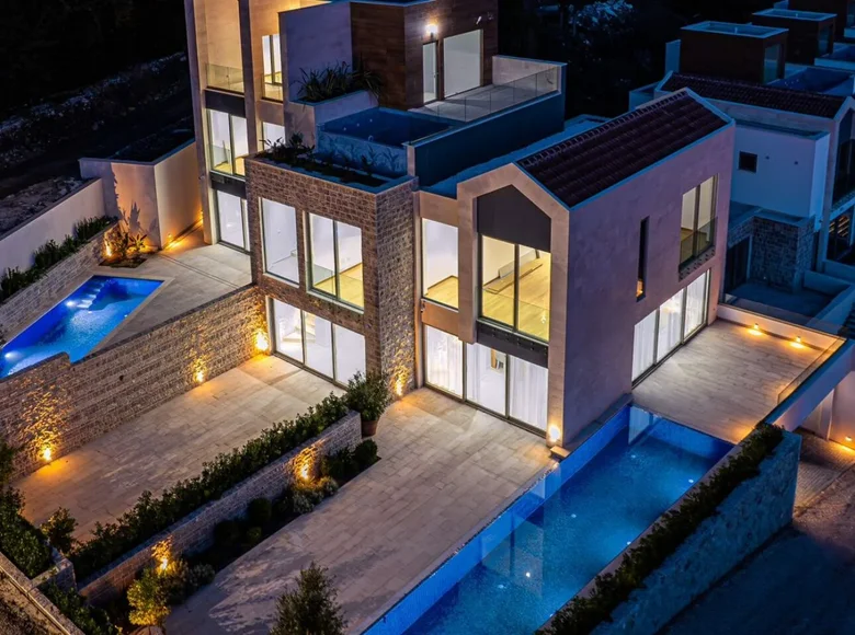 Таунхаус 3 комнаты 190 м² Тиват, Черногория