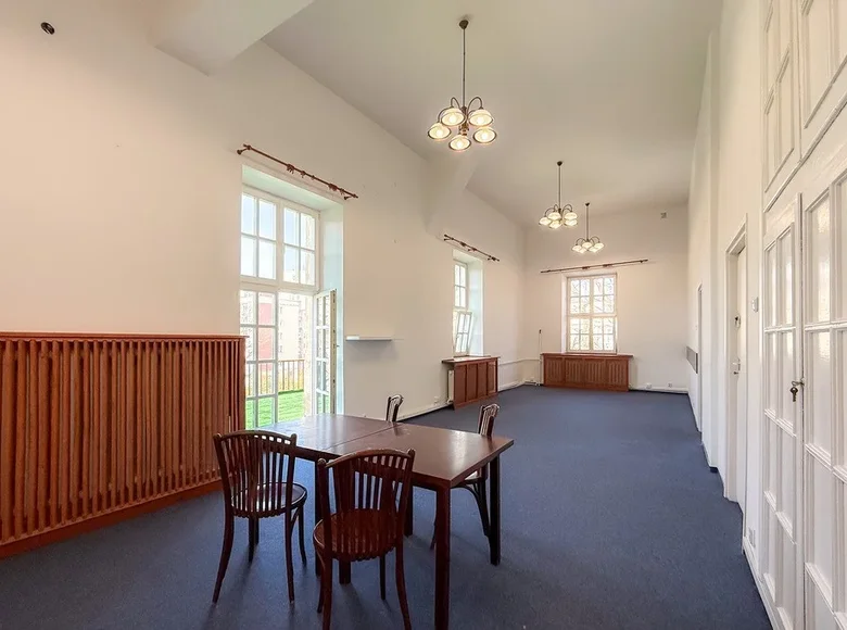 Commercial property 3 rooms 82 m² in Warsaw, Poland