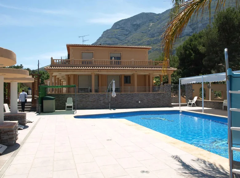 Villa 11 bedrooms 440 m² Denia, Spain