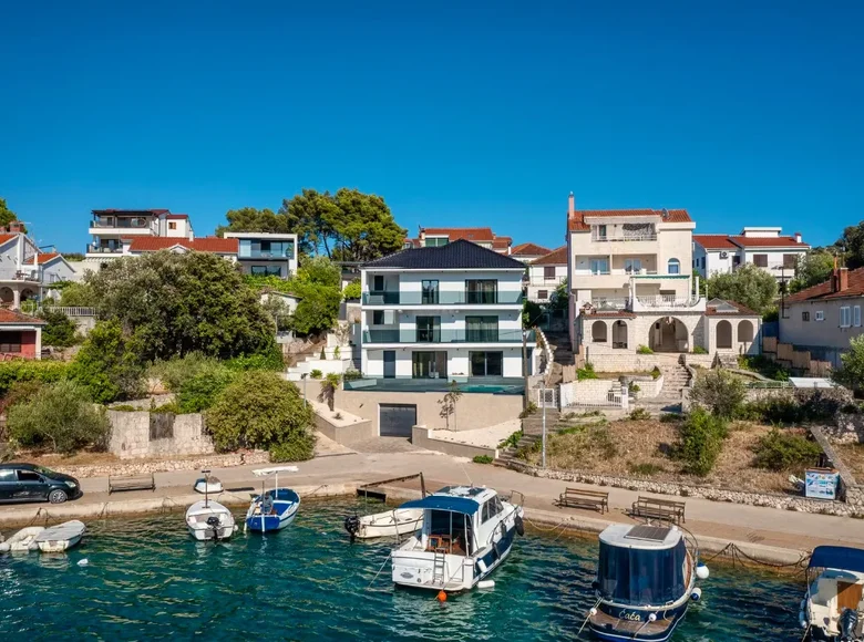 5 bedroom villa 225 m² Opcina Rogoznica, Croatia