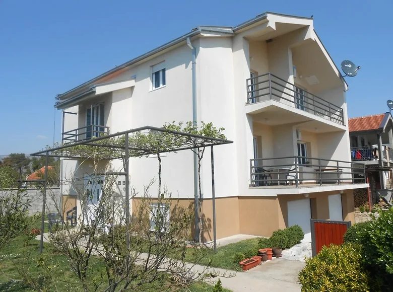 Дом 7 спален 355 м² Подгорица, Черногория
