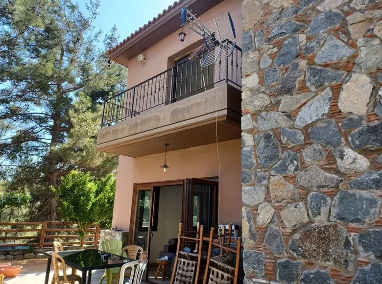 4 bedroom house 240 m² Moniatis, Cyprus