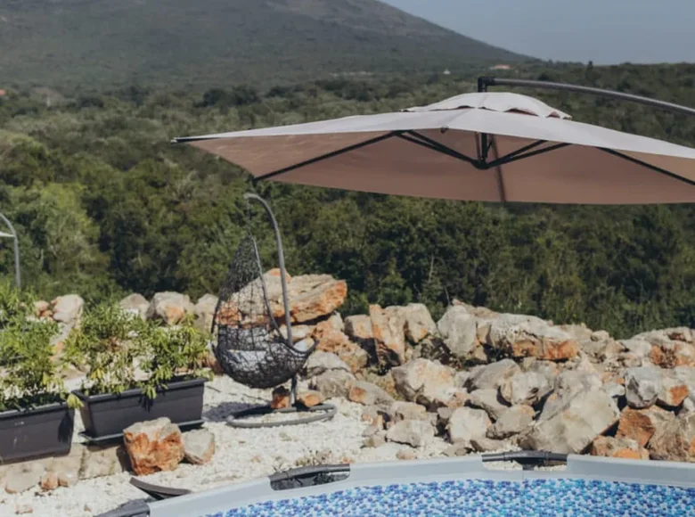 Atterrir  Lustica, Monténégro