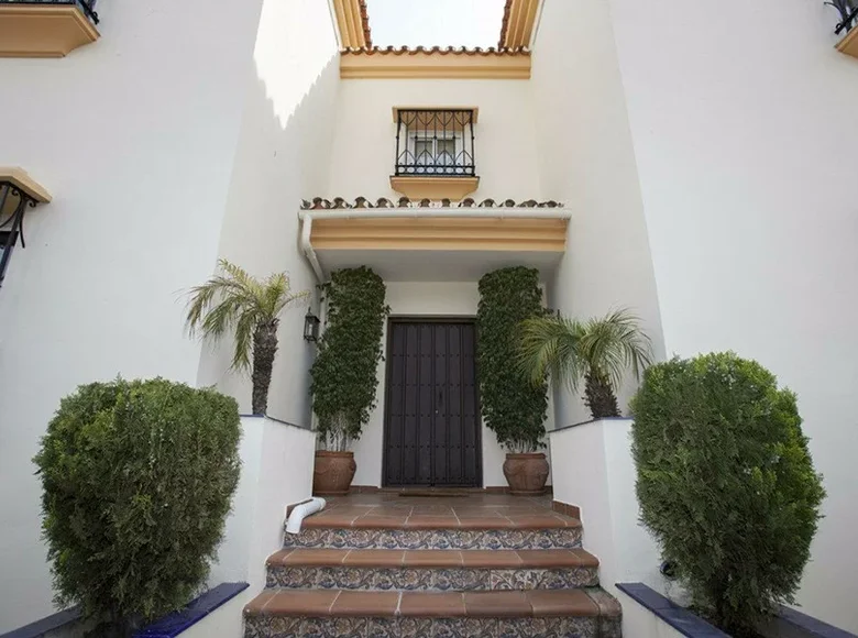 villa de 5 dormitorios 356 m² San Pedro Alcantara, Španjolska